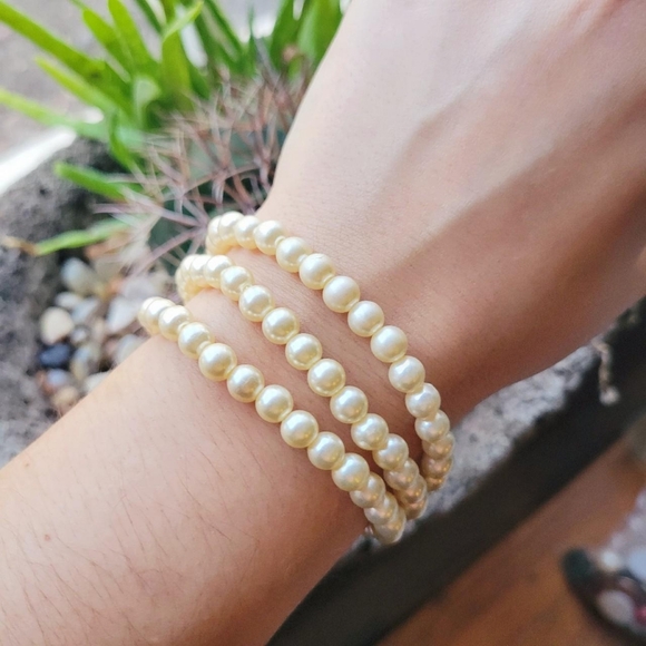 Vintage Faux Pearl Layer Bracelet & Necklace - Picture 2 of 8